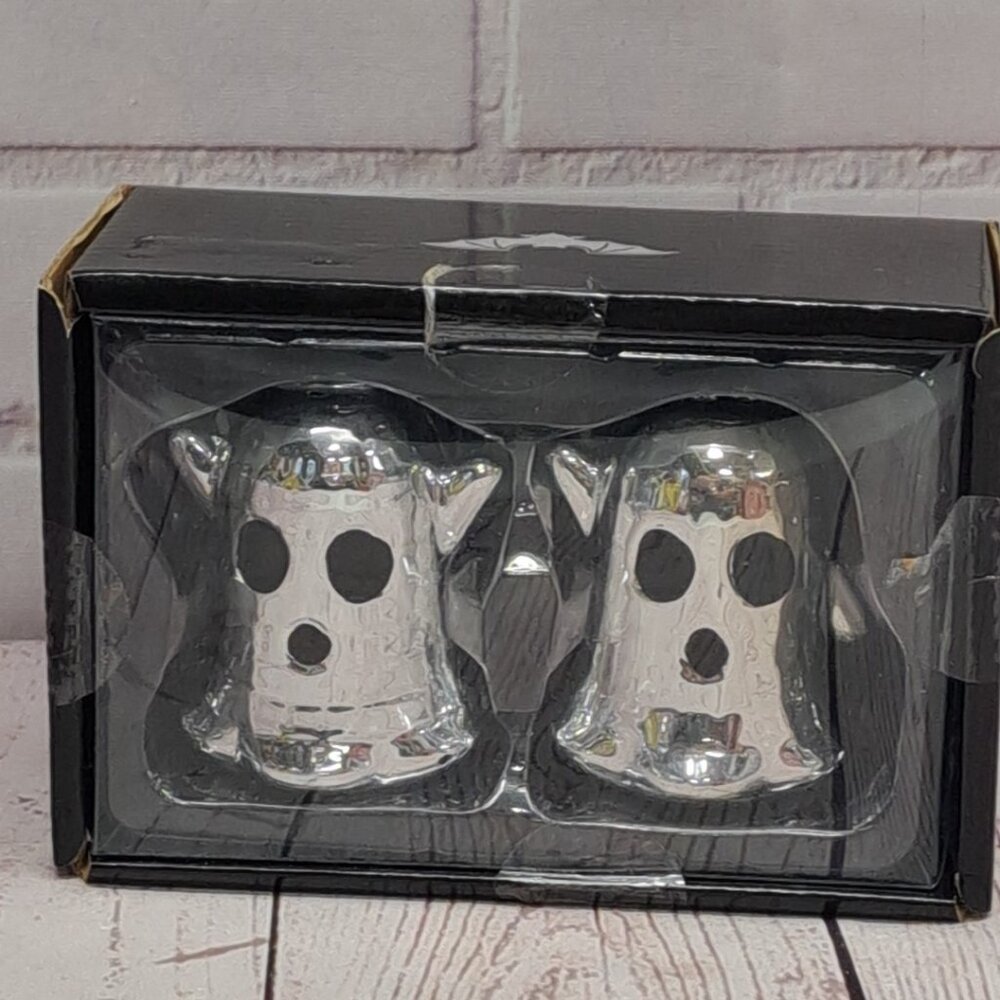 Spooky Halloween Salt & Pepper Shakers Chrome Ghost New In Box‎